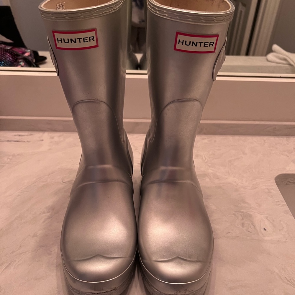 Hunter rain boots, silver, size 10